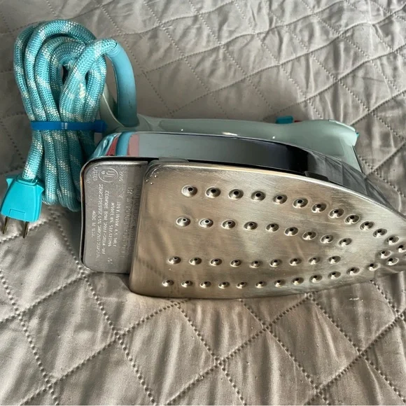 Vintage Electric Iron with Aqua Cord - Picture 2 of 13